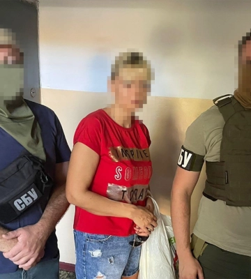 Наводила "Грады" и "шахеды" на Херсон: СБУ задержала российского агента. ФОТО