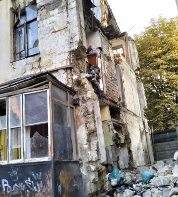 В Одесі обвалився аварійний житловий будинок. ФОТО