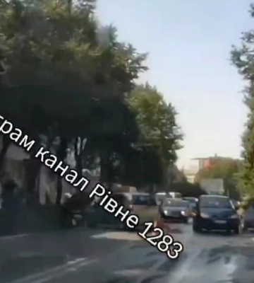 У Рівному - ДТП з мотоциклістом (ВІДЕО)