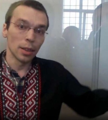 Суд оголосив у міжнародний розшук блогера-зрадника Муравицького