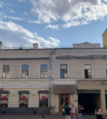 У Києві на вулиці Сагайдачного підприємці намагаються незаконно надбудувати памʼятку архітектури 