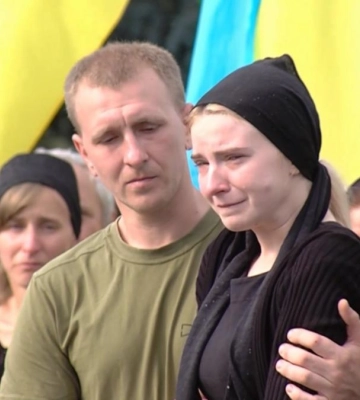 Рівне знову у скорботі: в останню дорогу провели 28-річного Миколу Юхимця (ВІДЕО)