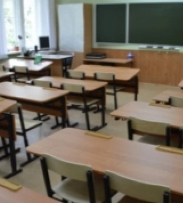 У Нововолинській громаді школи відправили на простій