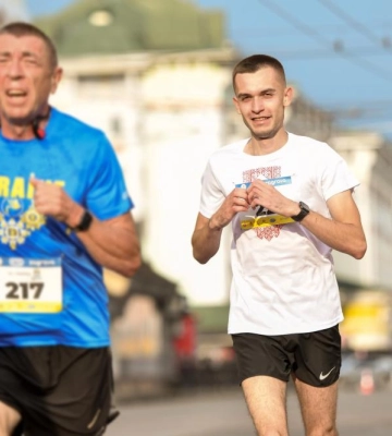 У Рівному провели благодійний забіг у вишиванках