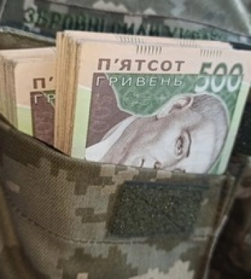 На Харківщині керівник військкомату фіктивно мобілізував знайому та нарахував їй майже 700 тисяч зарплати