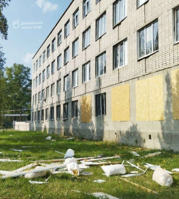 У Дніпровському залізничному ліцеї ліквідовують наслідки ракетної атаки