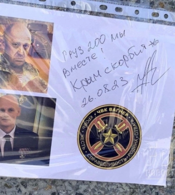 Во временно оккупированном Севастополе возник стихийный мемориал пригожину и уткину