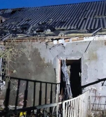 Ворог атакував дроном адмінбудівлю в Нікополі, є поранені - розпочато розслідування
