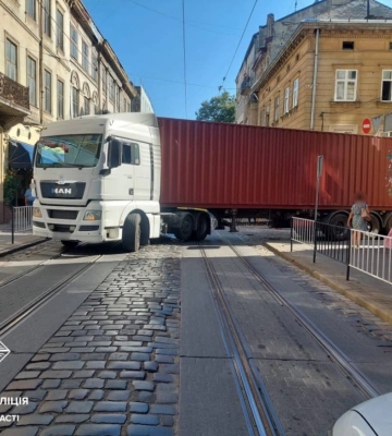 ДТП у центрі Львова: дорога від проспекту Свободи до вулиці Банківської - не проїзна