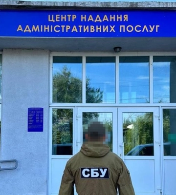 На Чернігівщині очільниця ЦНАПу &quot;заробила&quot; на ухилянтах мільйони гривень