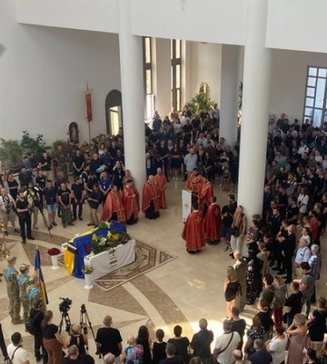У Києві попрощалися із загиблим в авіакатастрофі пілотом Джусом