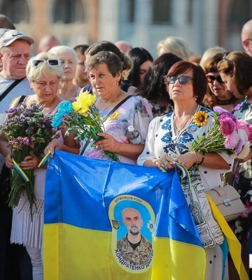 Вшанування загиблих захисників України. У Кропивницькому встановили композицію &quot;Дзвони пам&#039;яті&quot;