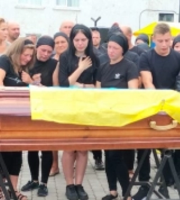 У Рожищі попрощалися із захисником Андрієм Кобачем. ФОТО