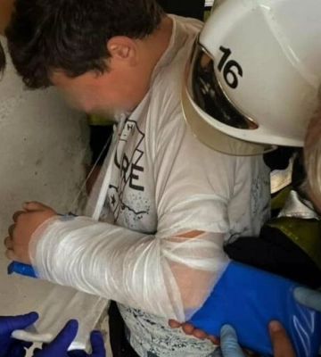У Білгород-Дністровському районі рятувальники допомогли хлопчику, який отримав тяжку травму на даху закинутої будівлі