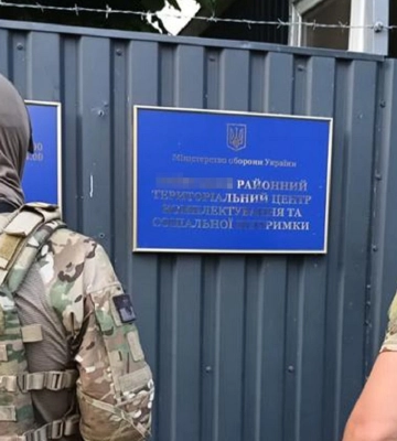 Служба безопасности задержала четырех военных чиновников, зарабатывавших на уклонистах