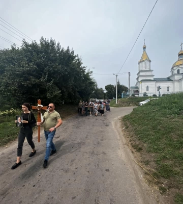 На прощання прийшло багато людей: у Луцькому районі поховали відомого історика. Фото