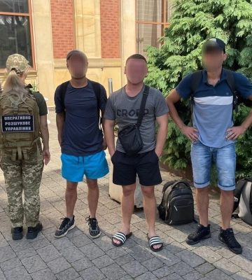 На пів шляху до Словаччини затримали трійку правопорушників