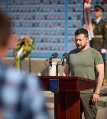 Зеленский почтил воинов, павших в войне