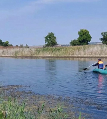 На Дніпропетровщині рятувальники дістали з водойми тіло загиблої людини