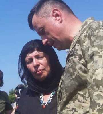 У небо замість сина: командувач Повітряних сил дав зворушливу обіцянку мамі &quot;Джуса&quot;