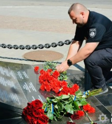 Не забудемо і не пробачимо: керівництво поліції Миколаївщини вшанували пам&#039;ять правоохоронців, які загинули в боротьбі за&amp;hellip;