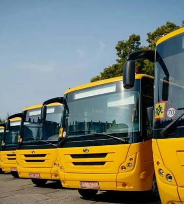 Громадам Полтавщини передали сім шкільних автобусів