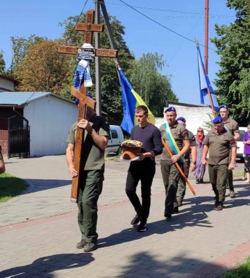 Загинув у жахливій ДТП: на Волині в останню путь провели Героя, сина священника Олександра Маргіту