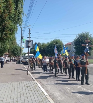 Загинув у жахливій ДТП: на Волині в останню путь провели Героя, сина священника Олександра Маргіту
