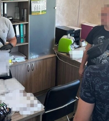 Власник мережі пунктів обміну валют зі спільниками створив масштабну шахрайську схему