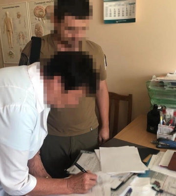 На Київщині очільниця ВЛК “списала” пів сотні ухилянтів за понад 10 млн грн хабарів