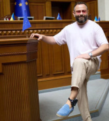 Раді пропонують скасувати “бронь” для держслужбовців і дозволити мобілізовувати нардепів