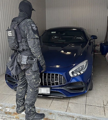 В Україні відправили на штрафмайданчик дорогий суперкар Mercedes (Фото)
