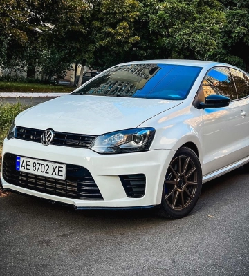 Их выпустили лишь 2500: в Киеве заметили редчайший заряженный Volkswagen 