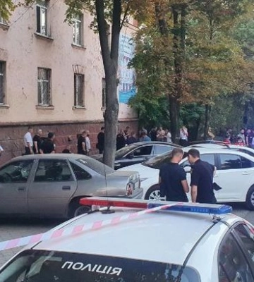 У Дніпрі чоловік напав на поліцейських і був застрелений: перші подробиці
