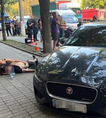 В Днепре патрульный выстрелил в мужчину на проспекте Мазепы: видео 18+