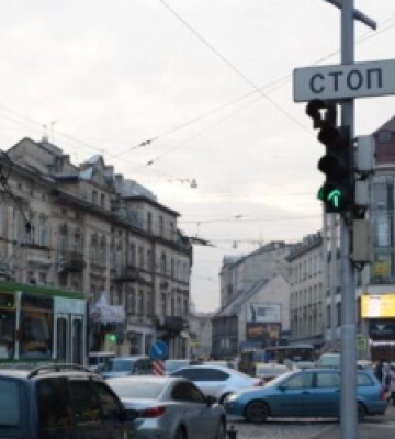 На перехресті Сахарова – Вітовського вимкнуть світлофори
