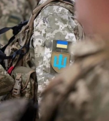 На Буковині школярка відрізала своє волосся, аби допомогти ЗСУ