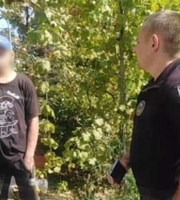 У Дніпропетровській області злодій намагався вбити себе на очах у поліцейського: відео