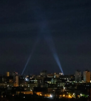 Взрывы раздались в Киеве во время воздушной тревоги: После падения обломков погибли 2 человека, еще 3 получили ранения (обновлено)