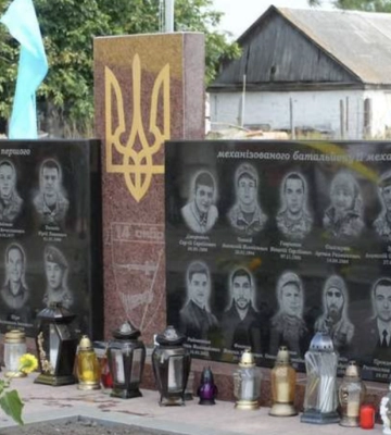 На Київщині відкрили меморіал військовослужбовцям, які загинули у березні 2022 року