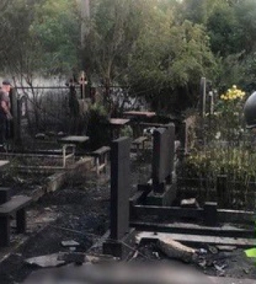 На Київщині уламки ракет та “шахедів” пошкодили декілька будинків та кладовище