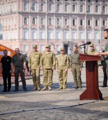 Президент України вручив ордени “Золота Зірка” родинам загиблих нацгвардійців (ВІДЕО)
