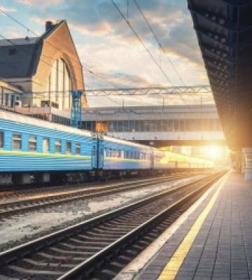 Через наслідки ракетної атаки на Житомирщині затримуються три поїзди, один з них прямує до Львова