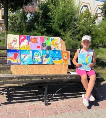 7-річна волонтерка з Миргорода продавала власні малюнки, щоб зібрати гроші на ЗСУ
