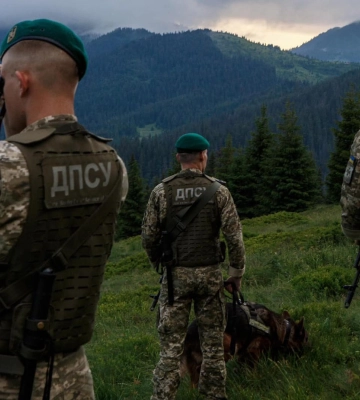 «Голлівуд» на кордоні: на Буковині прикордонники влаштували погоню за ухилянтами (ВІДЕО)