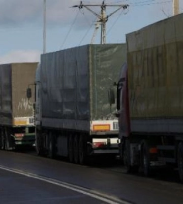 У Києві через спеку триває обмеження на рух вантажівок