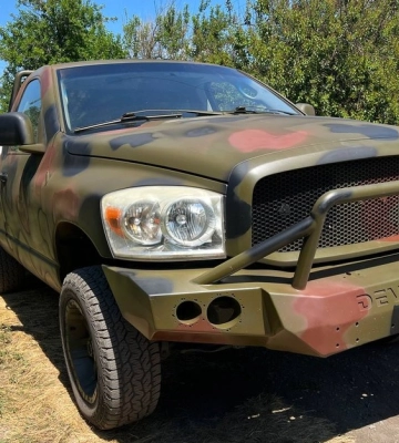 Золотонісця підозрюють у продажі автомобіля, який волонтери придбали для військових