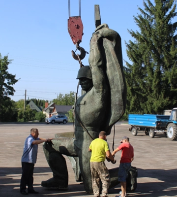 У рівнян запитають, чи продавати пам’ятник радянському солдату