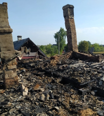 Дах згорів - на півночі Рівненщини палав дерев&#039;яний будинок