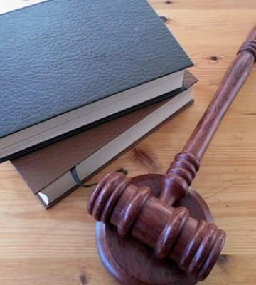 У Києві судитимуть колишню викладачку вишу, яка перед студентами звинувачувала ЗСУ в обстрілах Донбасу